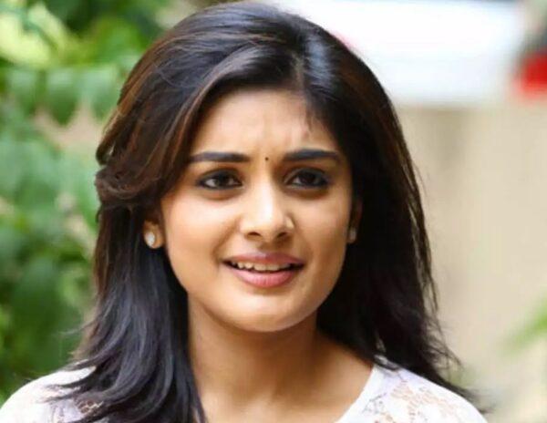 nivetha-movies-vakeel-saab-sarkar-vaari-paata