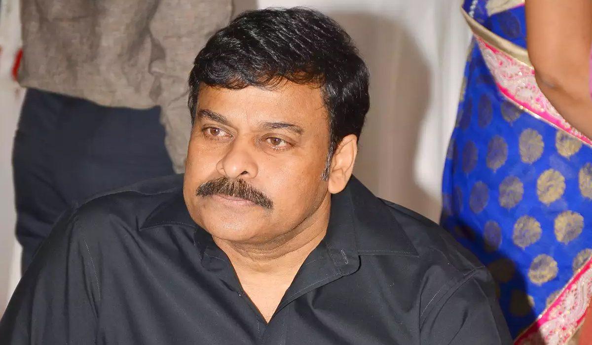 మెగా ఫ్యాన్స్ కు ముందు నుయ్యి వెనుక గొయ్యి అన్నట్టు ఉంది పరిస్థితి