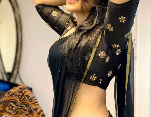 Deverakonda-Girl-Ravishing-in-Black-Sari
