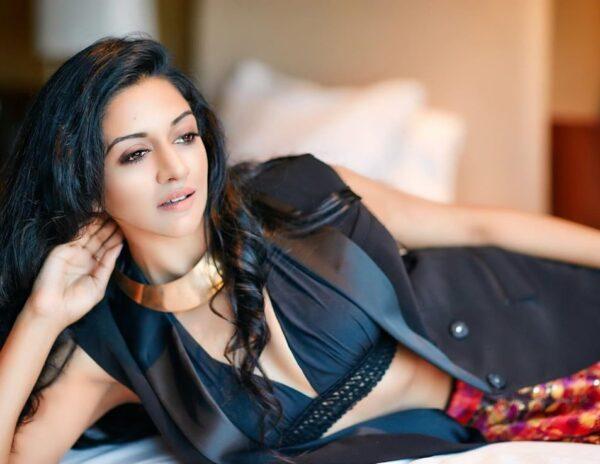 Forgotten-Actress'-Vimala-Raman-Surfaces-in-Hot-Avatar