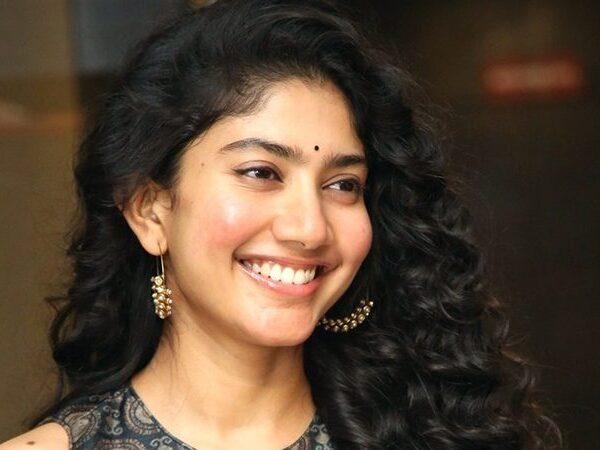 Sai-Pallavi-Assists-Chaitanya-With-Extra-Talent