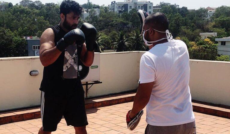 Keeping Boxing Coach with Him, Mega Hero Combat Pressure