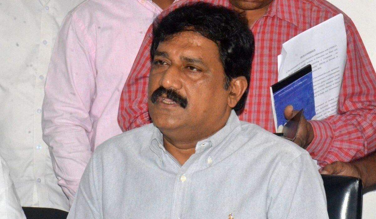జగన్ సమక్షంలో కొడుక్కి కండువా కప్పించనున్న గంటా