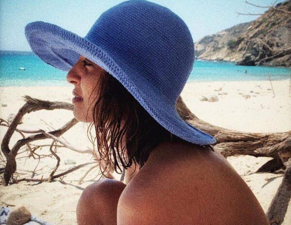 Radhika-Apte's-Almost-Nude-on-Sandy-Shores