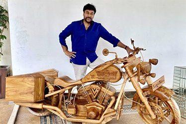 Surprisingly, Mohan Babu Gifts Artefact to Chiranjeevi