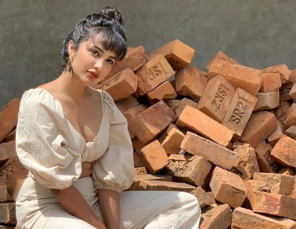 Pic Talk: Telugu Girl Tejaswi Madivada Creative Hotness