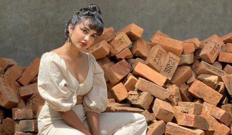 Pic Talk: Telugu Girl Tejaswi Madivada Creative Hotness