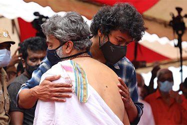 Despite-Corona-Scare,-Only-Vijay-Pays-Last-Respects-to-Balu