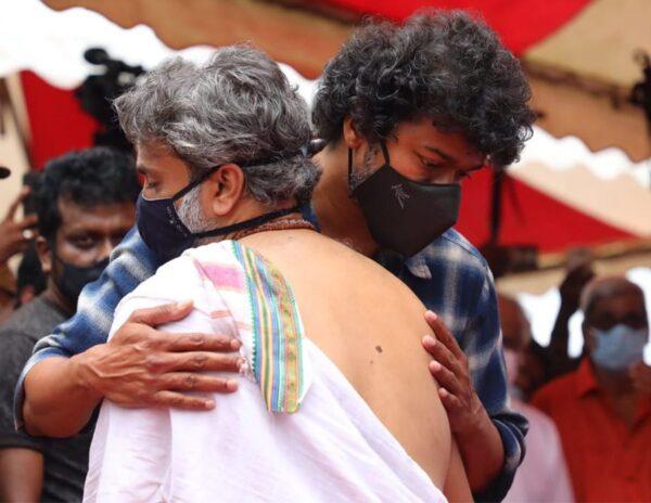 Despite-Corona-Scare,-Only-Vijay-Pays-Last-Respects-to-Balu