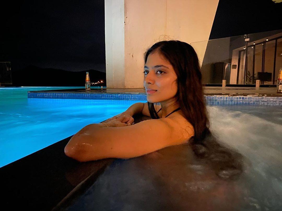 Pic Talk: In Swimming Pool to Kill