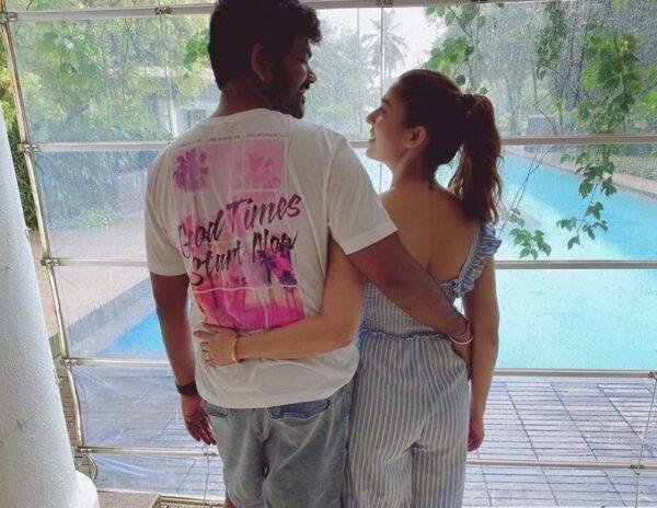 Top-Heroine-&-Director-BF-Celebrating-Birthday-on-Beach