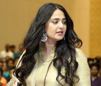 Announcements Regarding Anushka Shetty, Very Soon (2)