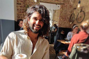 Deverakonda-Spotted-with-Hot,-Unkempt-&-Enticing-Look