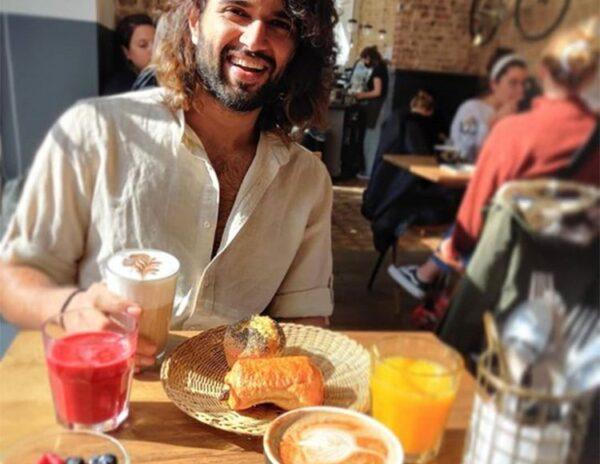 Deverakonda-Spotted-with-Hot,-Unkempt-&-Enticing-Look