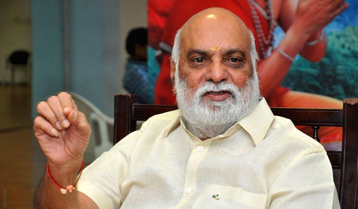 హీరోగా మారి ముగ్గురు భామలతో రొమాన్స్ చెయ్యనున్న రాఘవేంద్రరావు