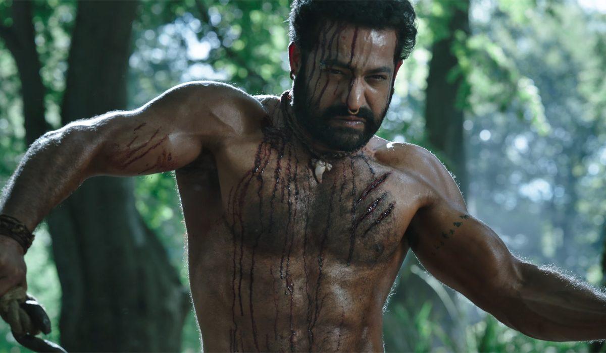 ఆర్ఆర్ఆర్ లో చరణ్ కి అలా.. తారక్ కు ఇలా..