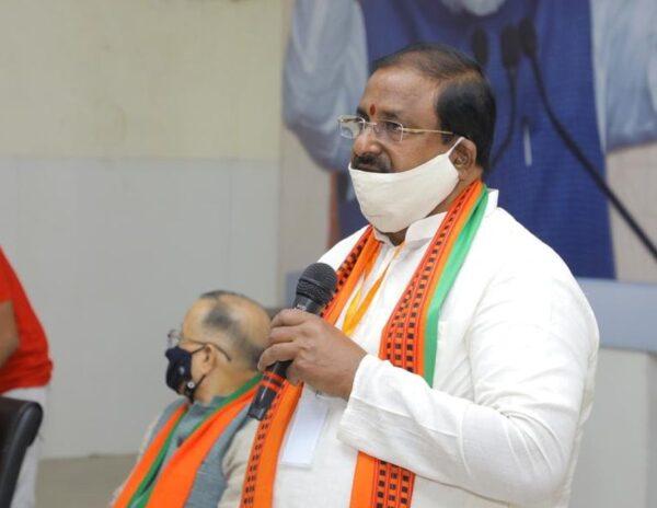 Somu Veerraju suspends dinakr