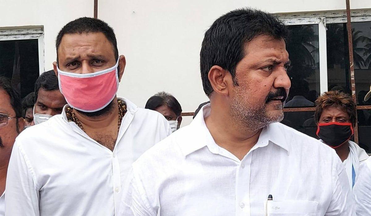 టీడీపీ నుండి చేరికలు వైఎస్సార్ కాంగ్రెస్ పాలిట శాపాలు అవుతున్నాయా?