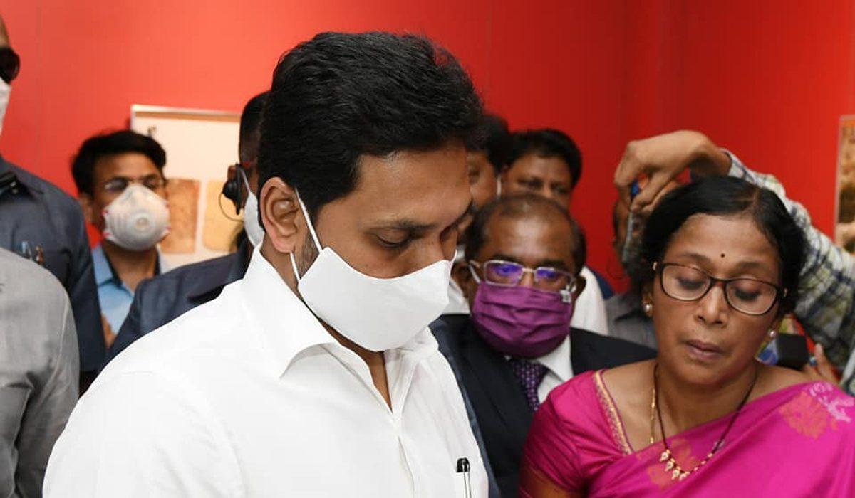 మళ్ళీ ఢిల్లీకి జగన్... ఏం జరుగుతుంది?