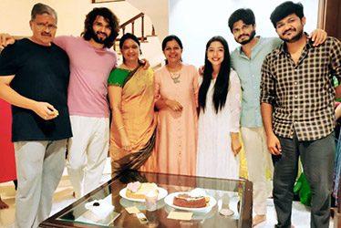 Bollamma Becomes Family for Deverakonda