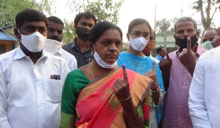 Dubbaka-Byelections---Solipeta-sujatha