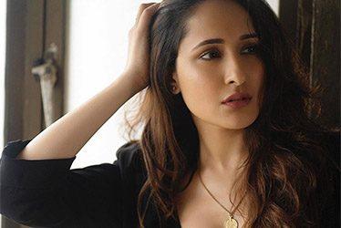Pragya-Relentless-Drool-Worthy-Skin--Show
