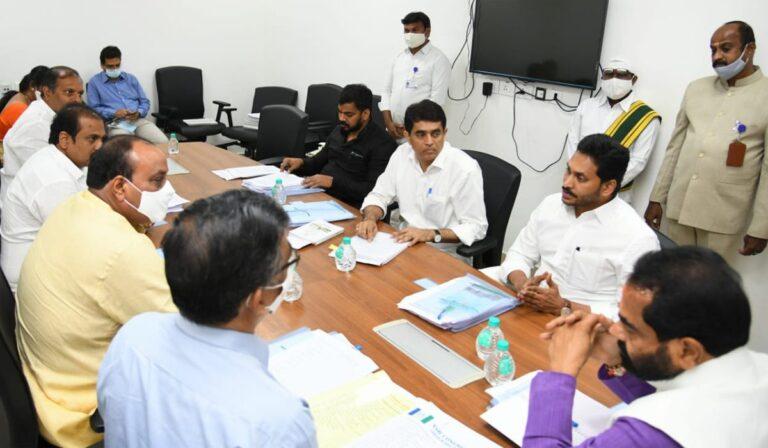 YS Jagan and ministers no mask