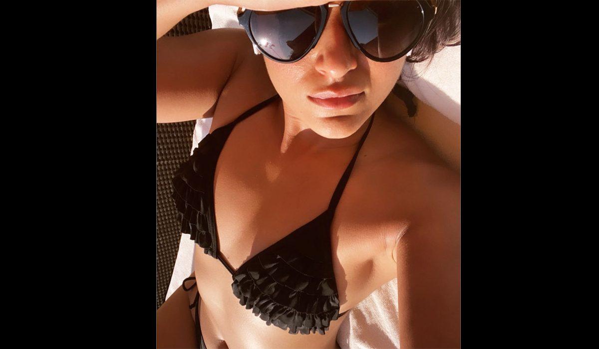 Pic Talk: Mentally on Beach, But Gloriously Sensual