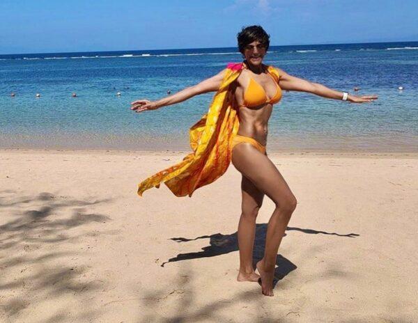 Pic-Talk-48-Mind-Blowing-Hotness-in-Bikini