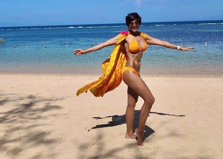 Pic-Talk-48-Mind-Blowing-Hotness-in-Bikini