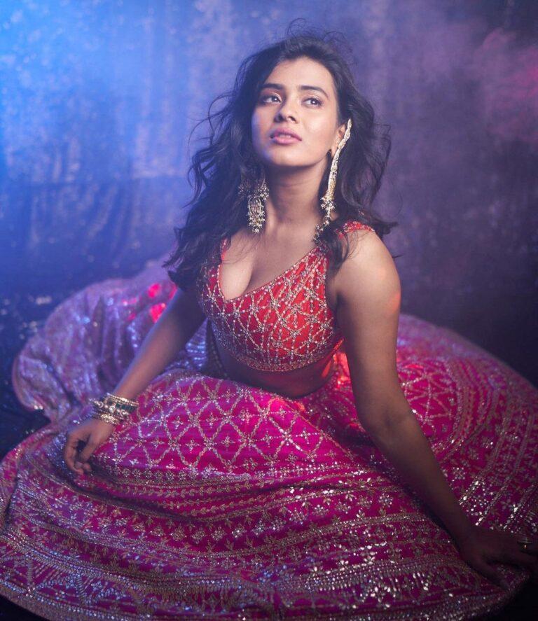 Actress-Drooling-Over-Her-Sensuous-Self