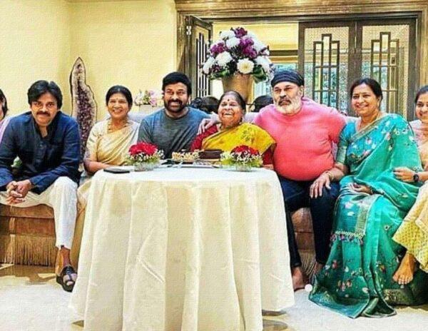 Chiranjeevi Celebrates her mother Anjanadevi Birthday
