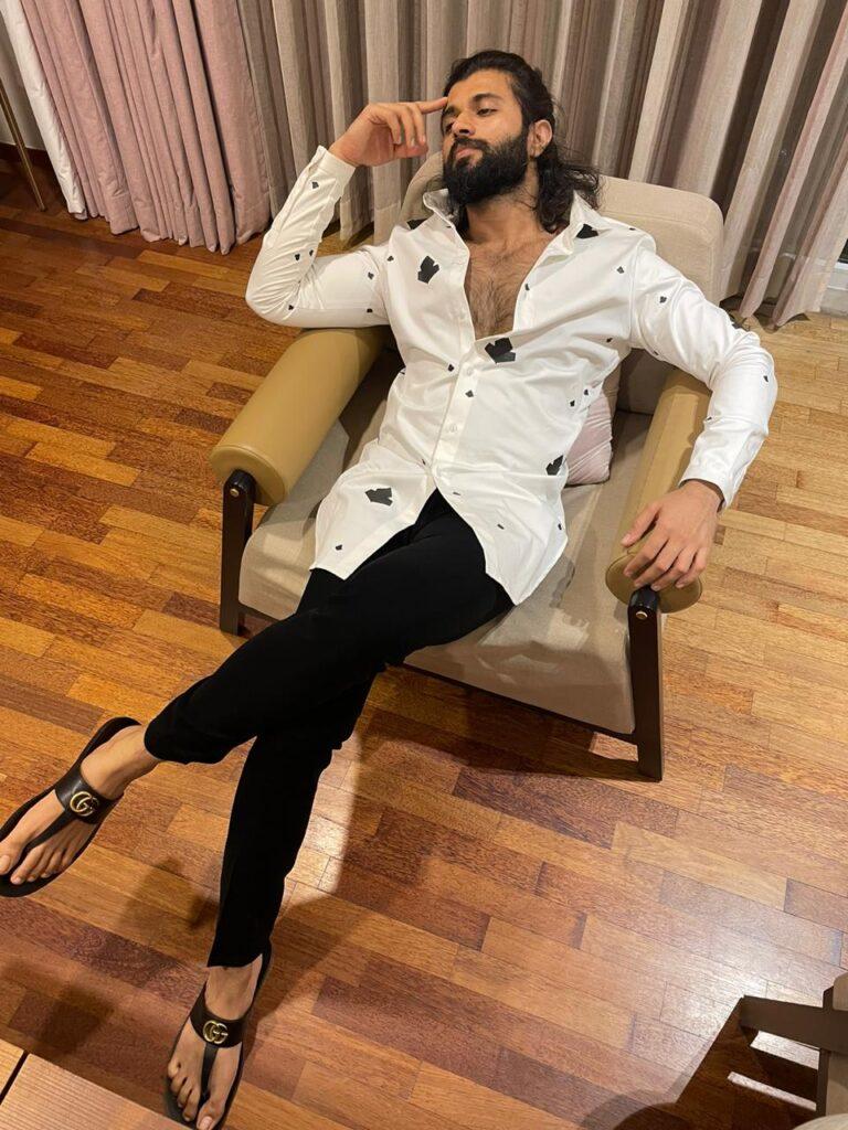 Deverakonda Baring Hairy Chest, Hotness Personified