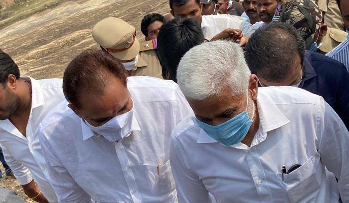 Vijaysai Reddy Car Attacked With Chappals and Stones