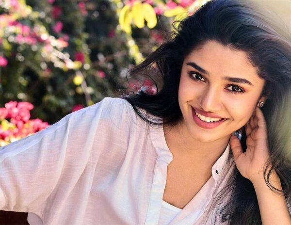 Uppena-Girl-Stealing-Hearts-Even-Before-Debut-Show