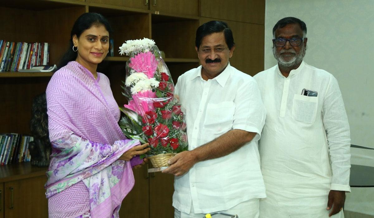 YS Sharmila Not A Telangana Kodalu?