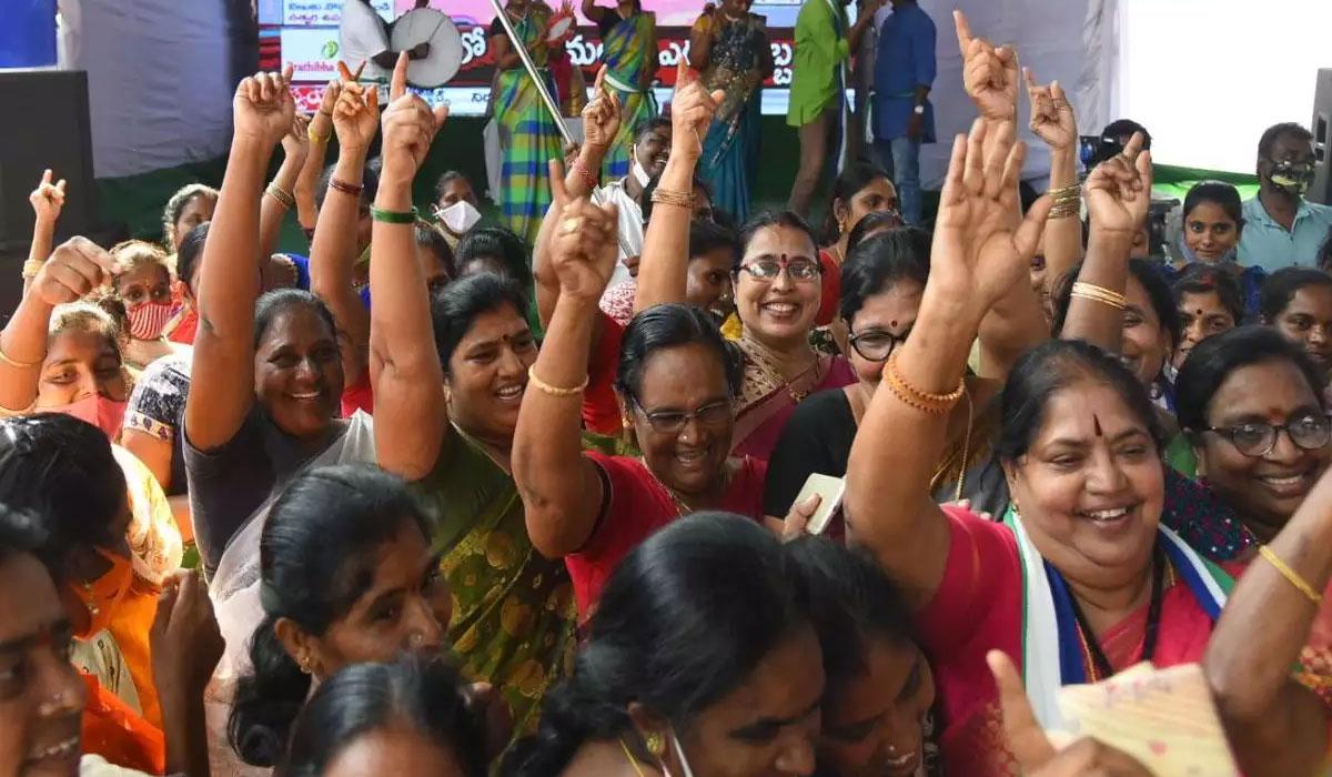 ఆంధ్రప్రదేశ్ ప్రజలకు సామాజిక స్పృహ కొరవడిందా?