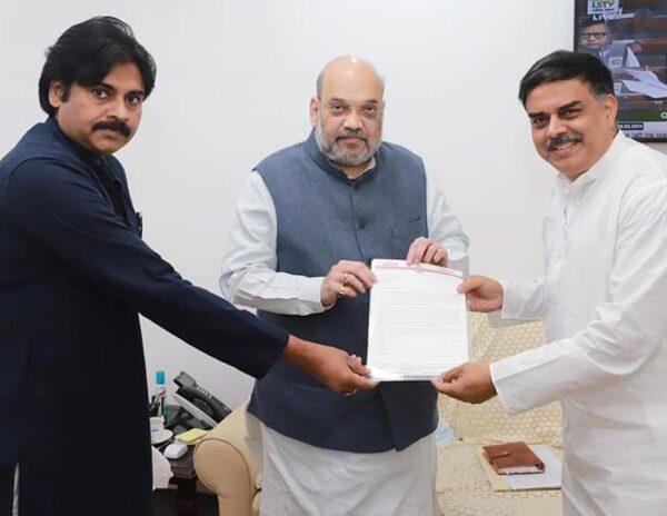 Pawan-Kalyan-met-Amit-Shah