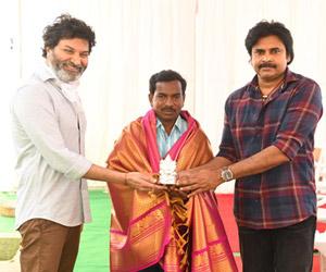 Pawan kalyan Honouring Penchal Das and Shri Chand Basha