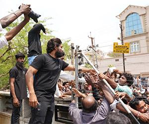 Allu Arjun Fans outside his house to wish him on his Birthday