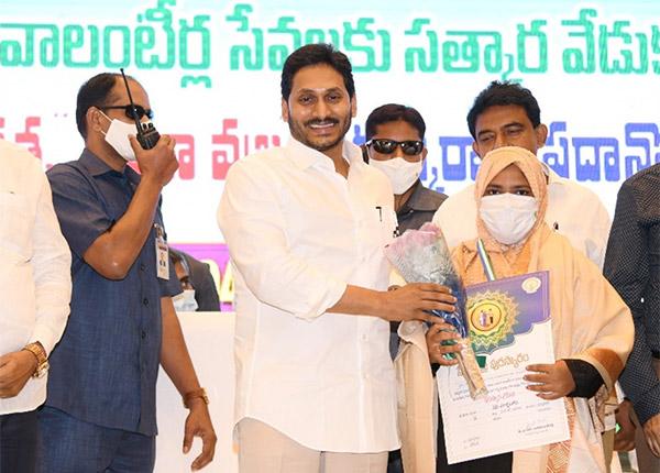 jagan honoured volunteers at Penamaluru constituency