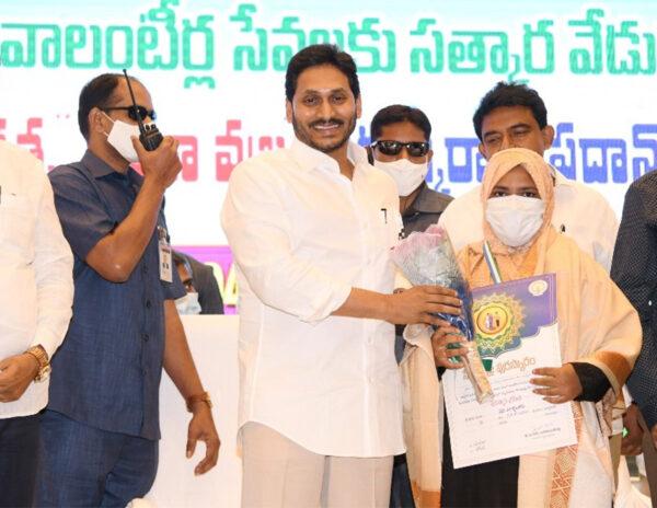 jagan honoured volunteers at Penamaluru constituency