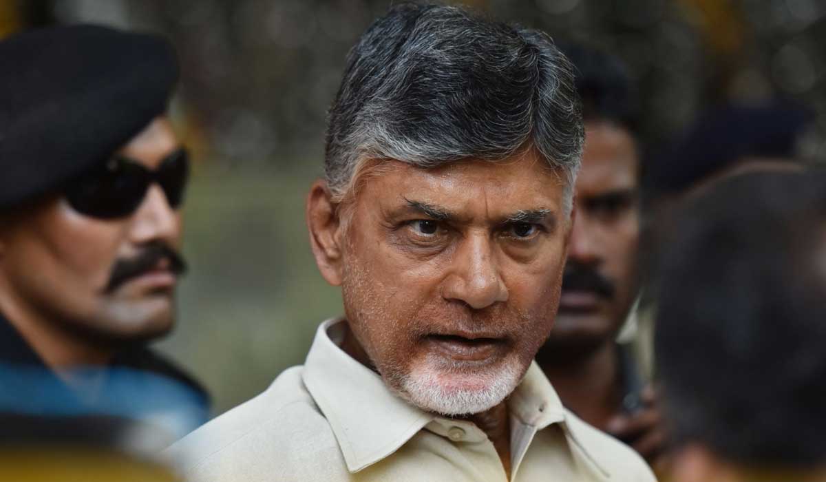 Chandrababu's Rival Resorts To Silly Publicity Stunt?