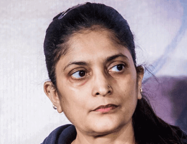 Not Easy To Mention About Periods on Sets!!