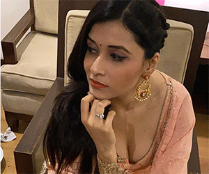 Mannara Chopra Latest Hot Stills