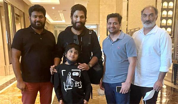 Allu Arjun Surprises Close Friend In Mumbai