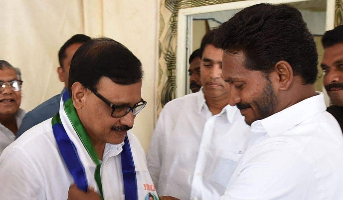 YS Jagan - Hindupur MLC Mohammad Iqbal