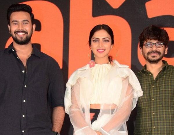 Heroine Calls Her Co-star ‘Brother’ On Stage