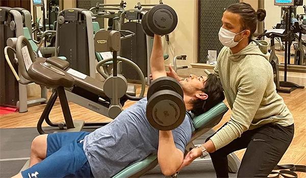 Pic Talk: Mahesh Babu Pumping Iron In Gym