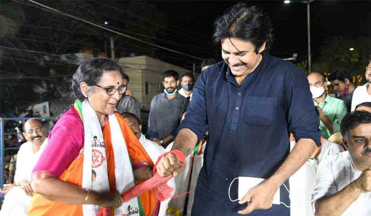 Pawan Kalyan sister ratnaprahba ysr congress